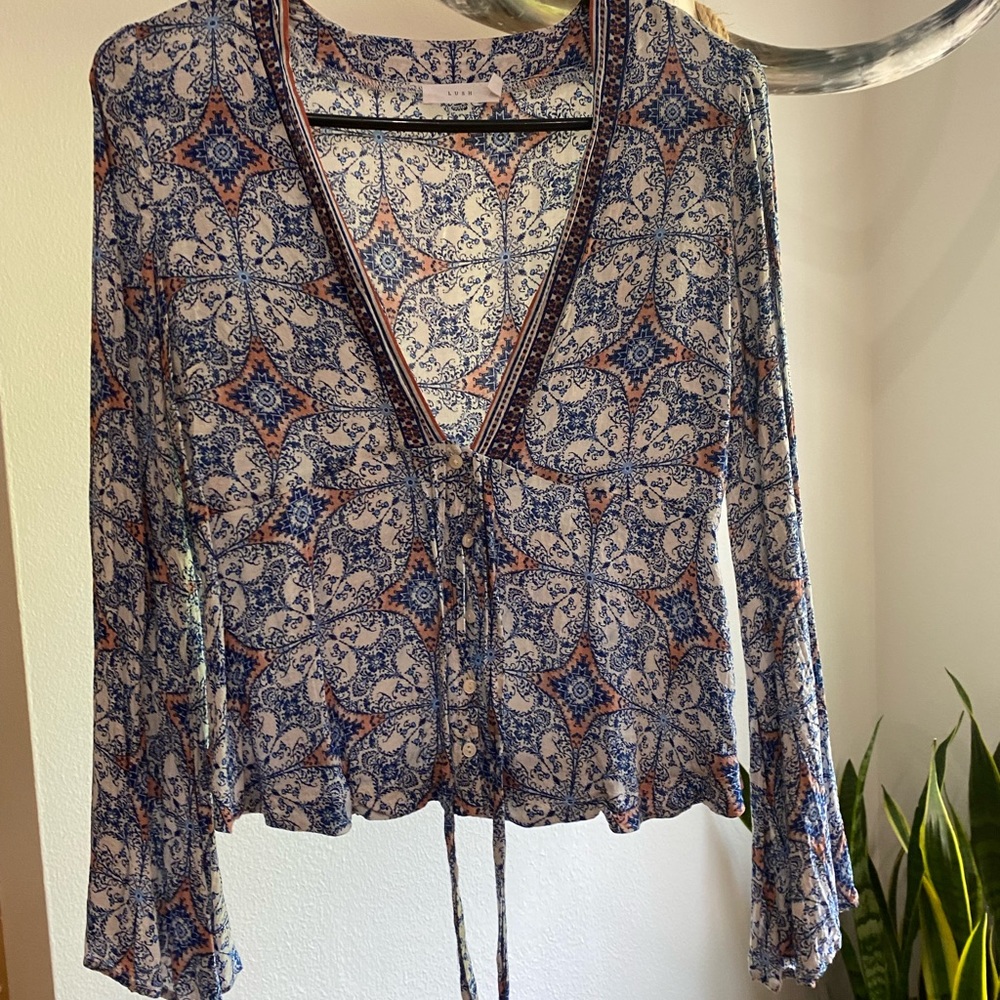 Bell sleeves 70s top